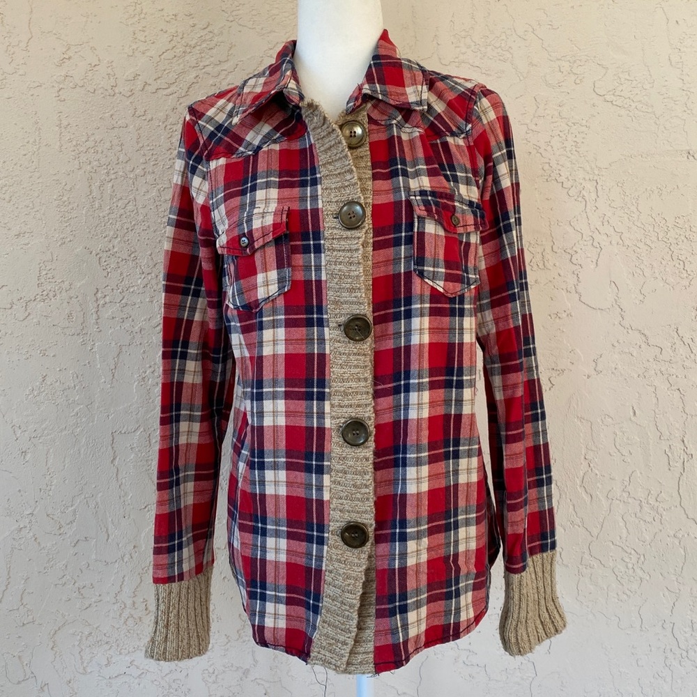 ❗️BOGO 1/2 OFF❗️ Plaid flannel shirt with golden buttons and sweater edging